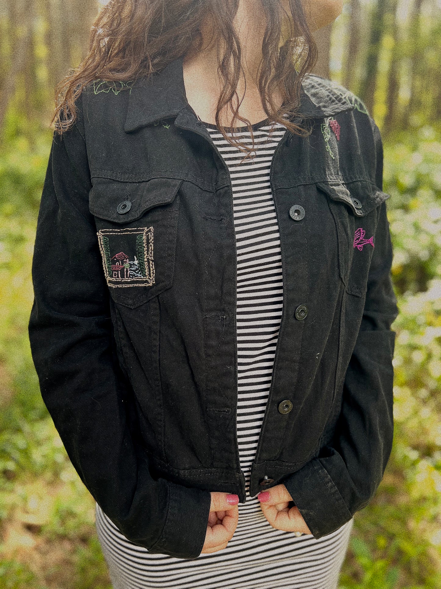 Embroidered Jeans jacket ✨ Upcycled S/M (Worn by a size S) by Lulelule Lab 🐈⬛