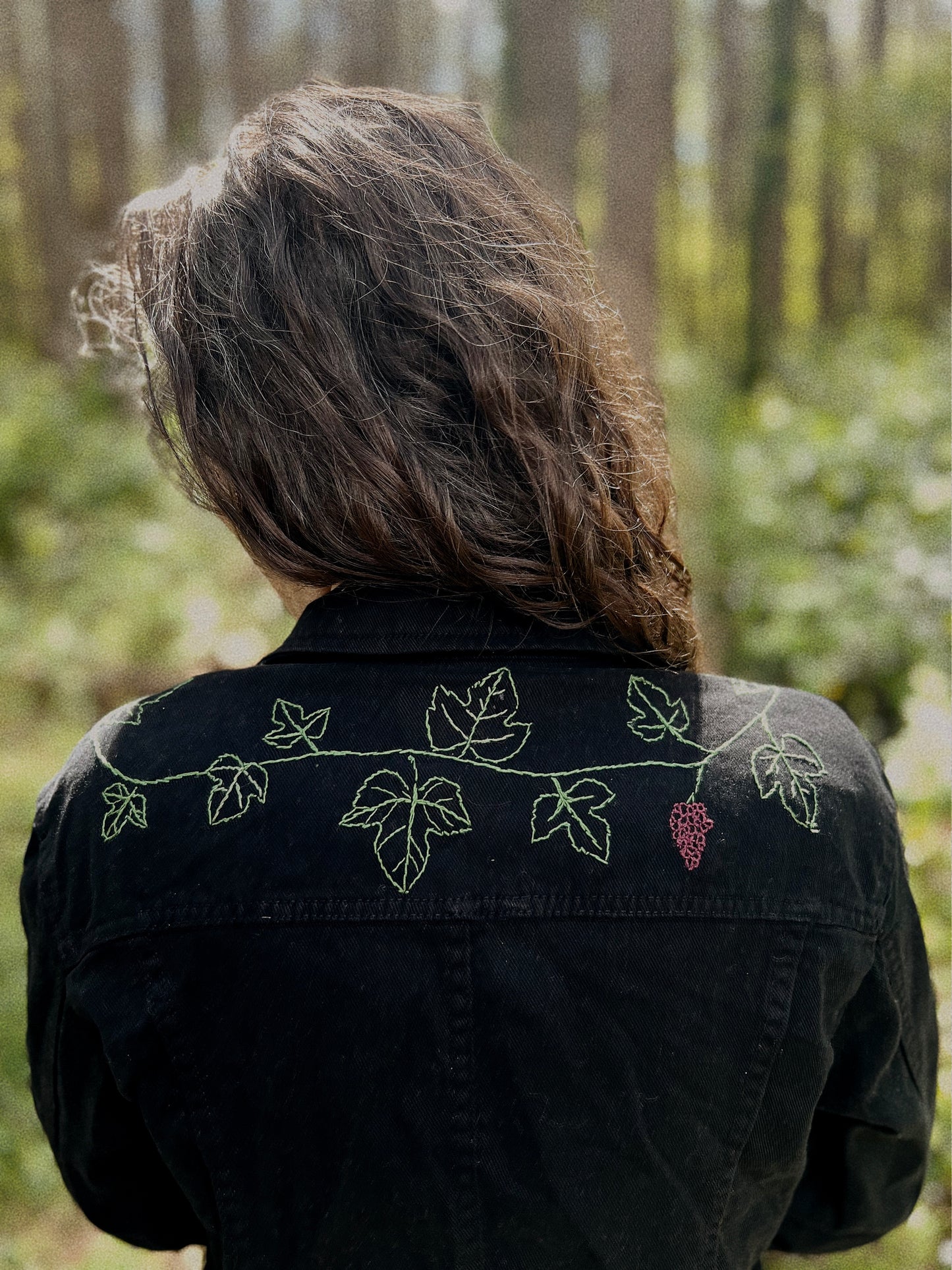 Embroidered Jeans jacket ✨ Upcycled S/M (Worn by a size S) by Lulelule Lab 🐈⬛
