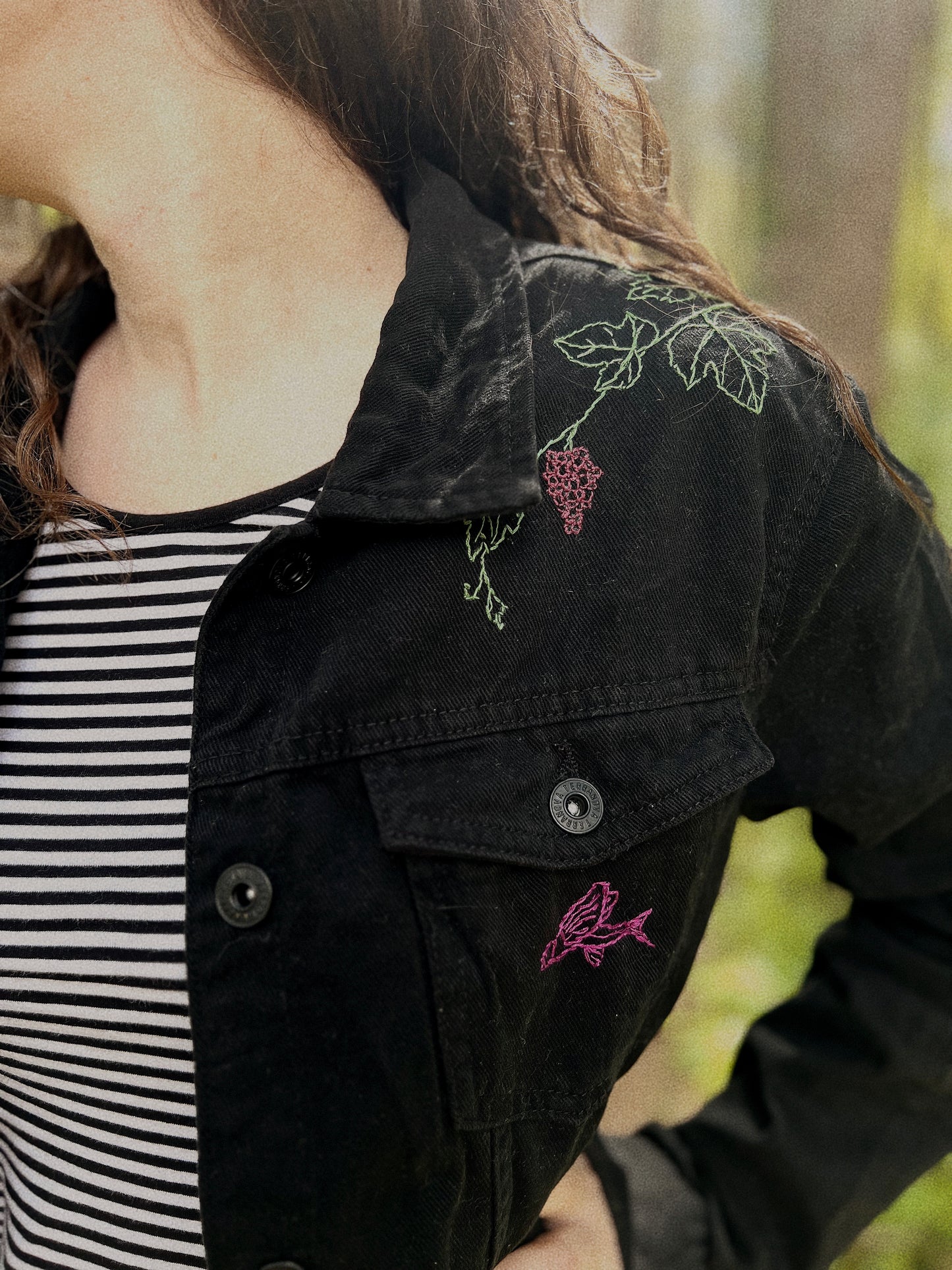 Embroidered Jeans jacket ✨ Upcycled S/M (Worn by a size S) by Lulelule Lab 🐈⬛