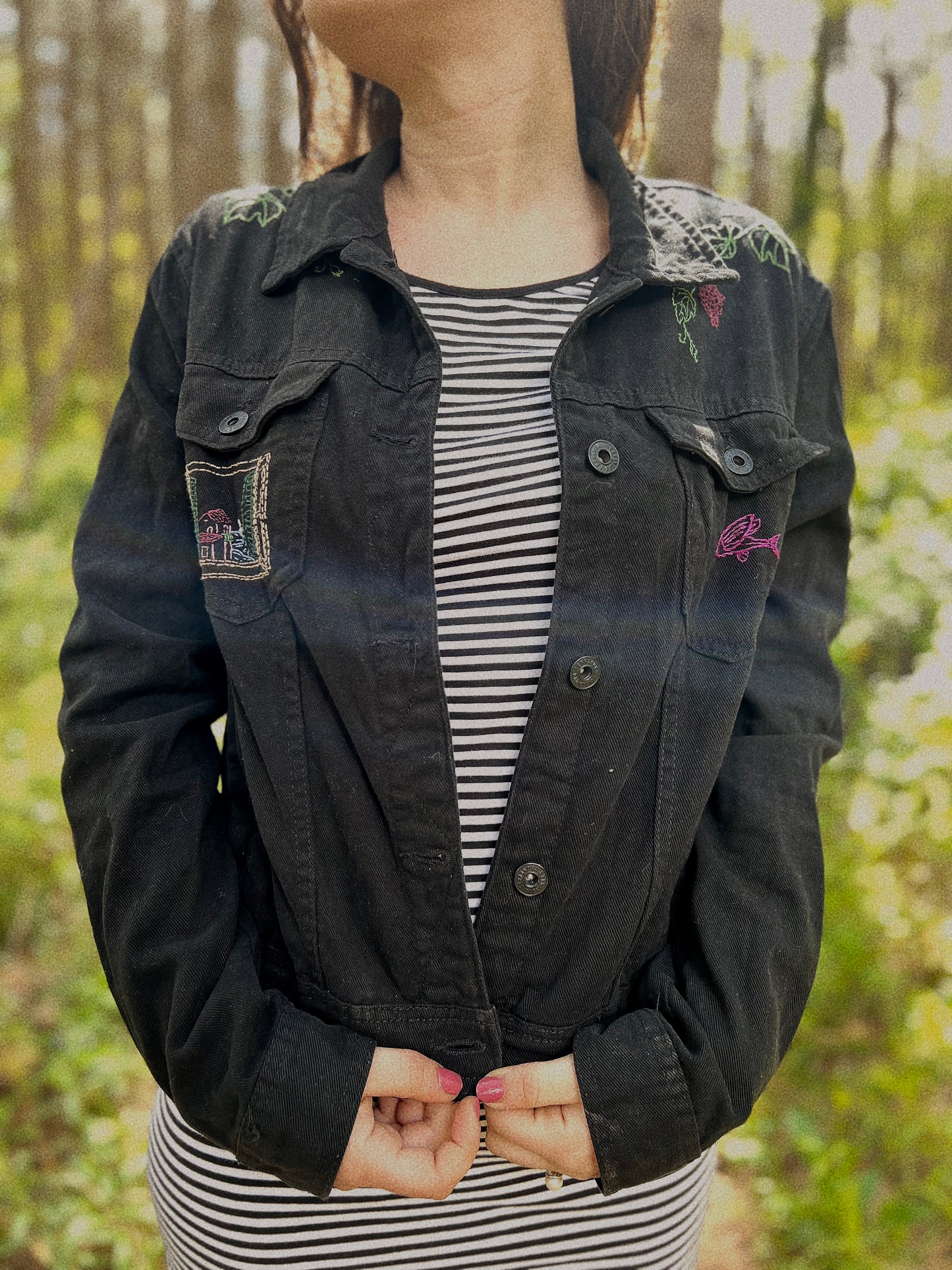 Embroidered Jeans jacket ✨ Upcycled S/M (Worn by a size S) by Lulelule Lab 🐈⬛