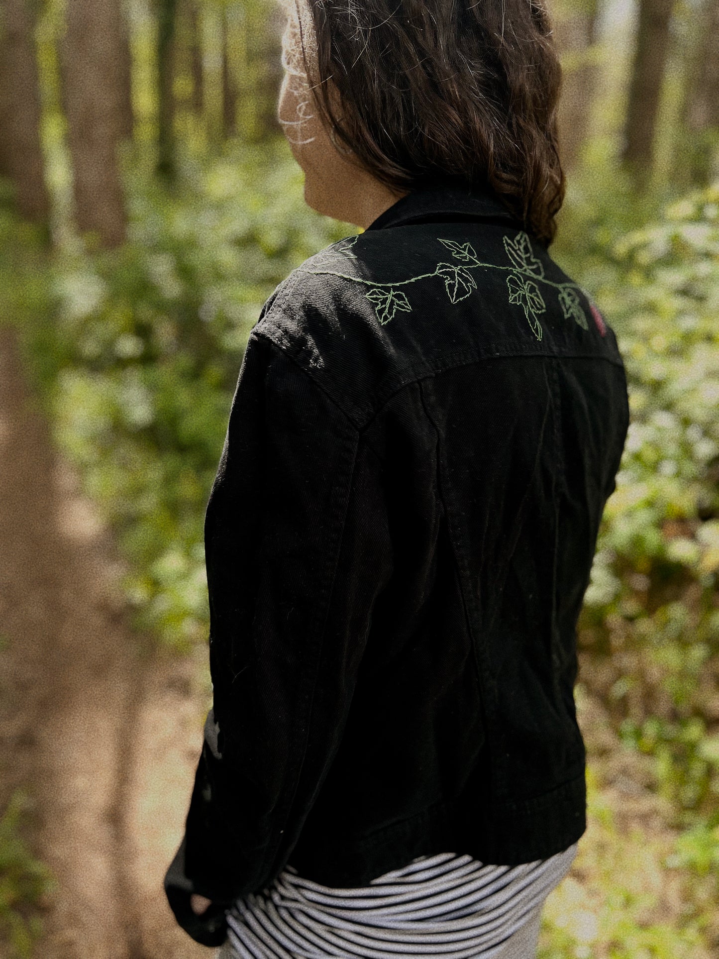Embroidered Jeans jacket ✨ Upcycled S/M (Worn by a size S) by Lulelule Lab 🐈⬛