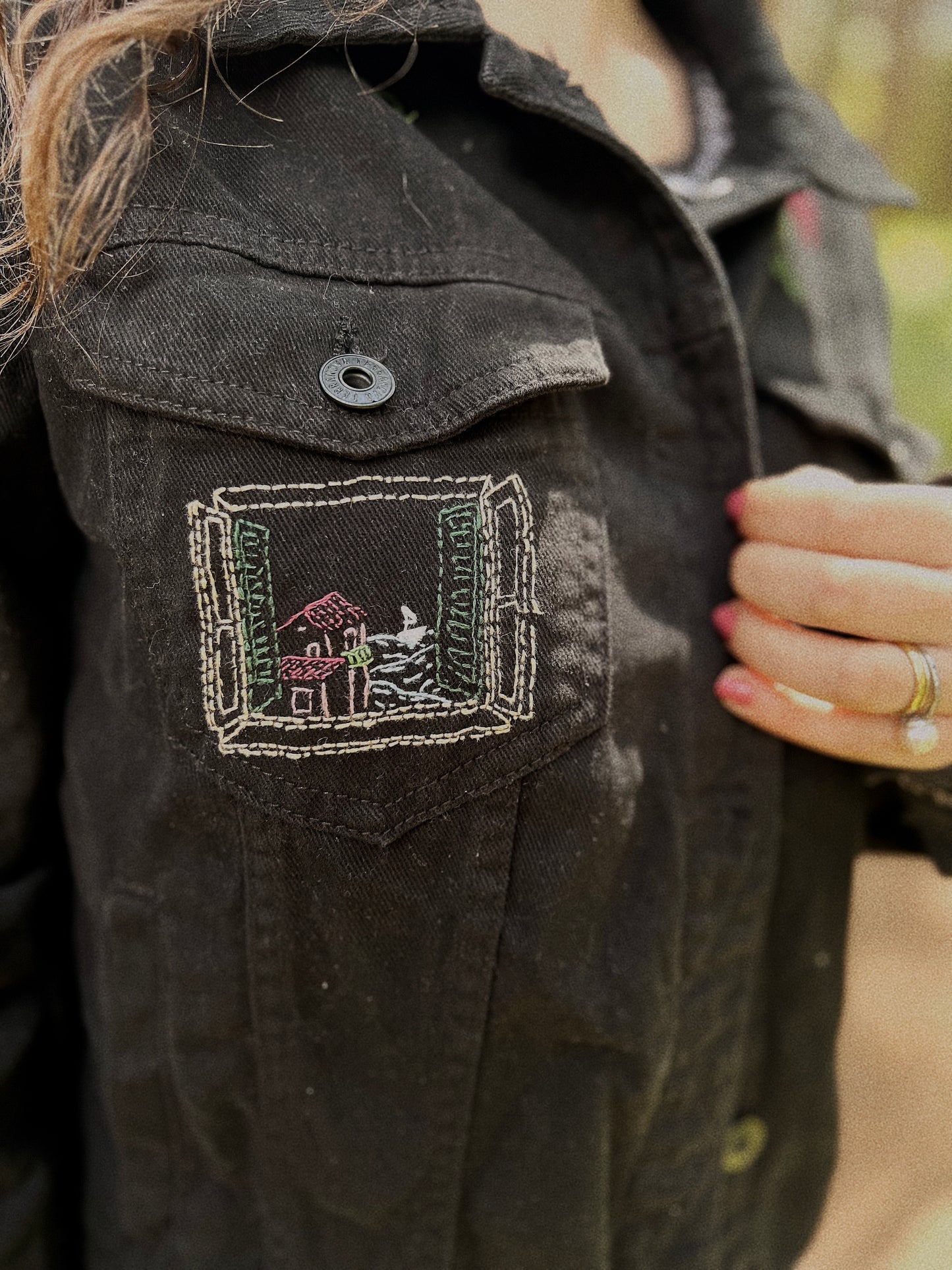 Embroidered Jeans jacket ✨ Upcycled S/M (Worn by a size S) by Lulelule Lab 🐈⬛